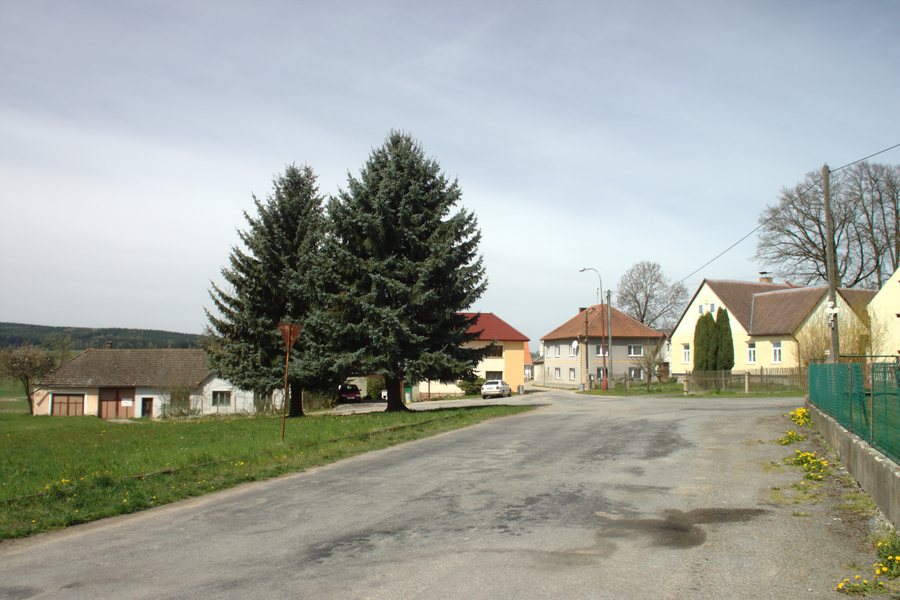 File:Ondřejov, cesta.jpg