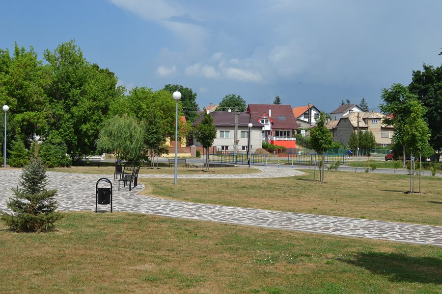 File:Číž - Kúpeľná obec (1).jpg
