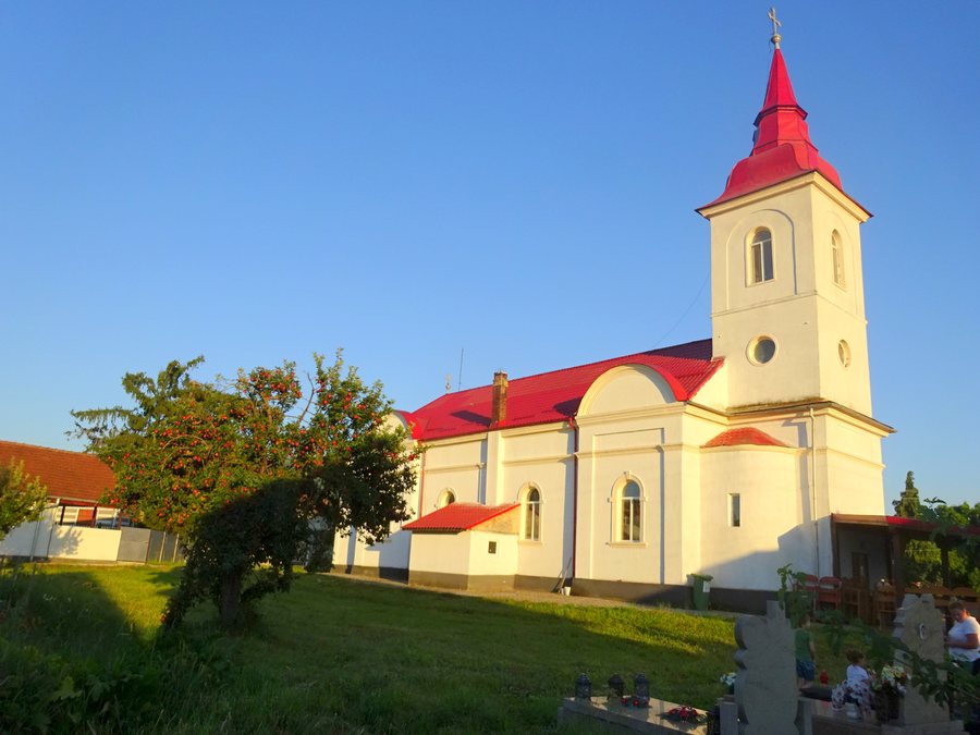 File:Biserica Adormirea Maicii Domnului din Boșorod (1).jpg