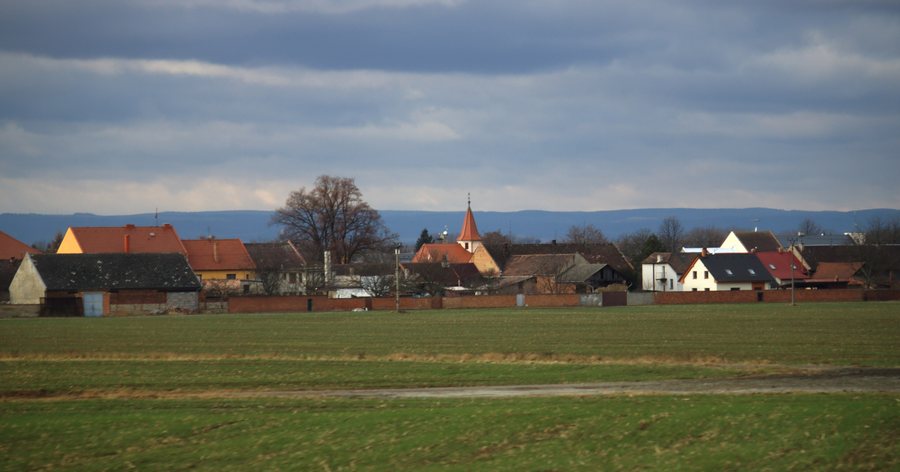 File:Císařov, pohled na obec II.jpg