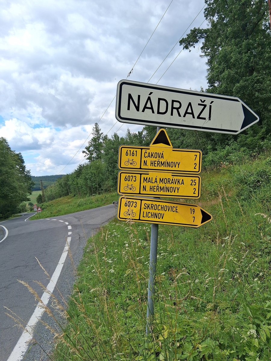 File:Cyklorozcestník, Milotice nad Opavou.jpg