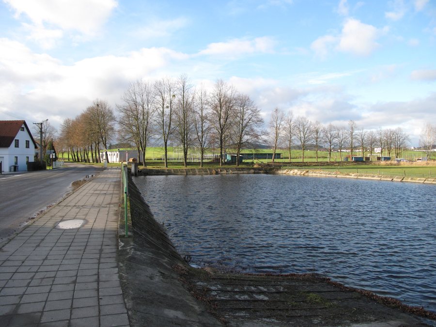File:Přešťovice, vodní nádrž.jpg