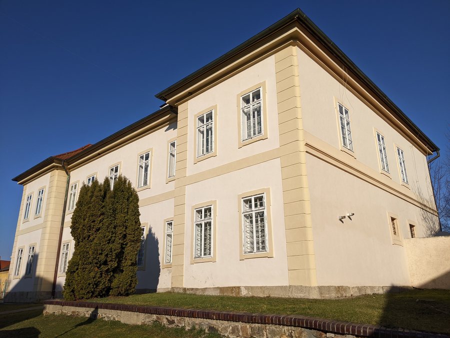 File:Město Touškov - fara čp. 107 v Kostelní ulici.jpg