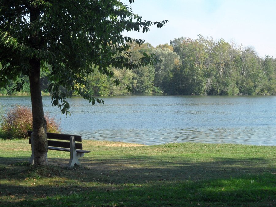 File:Jezero Pňov-Předhradí 01.jpg