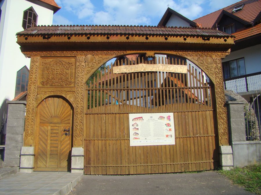 File:RO HR Biserica romano-catolică din Sub Cetate (1).jpg