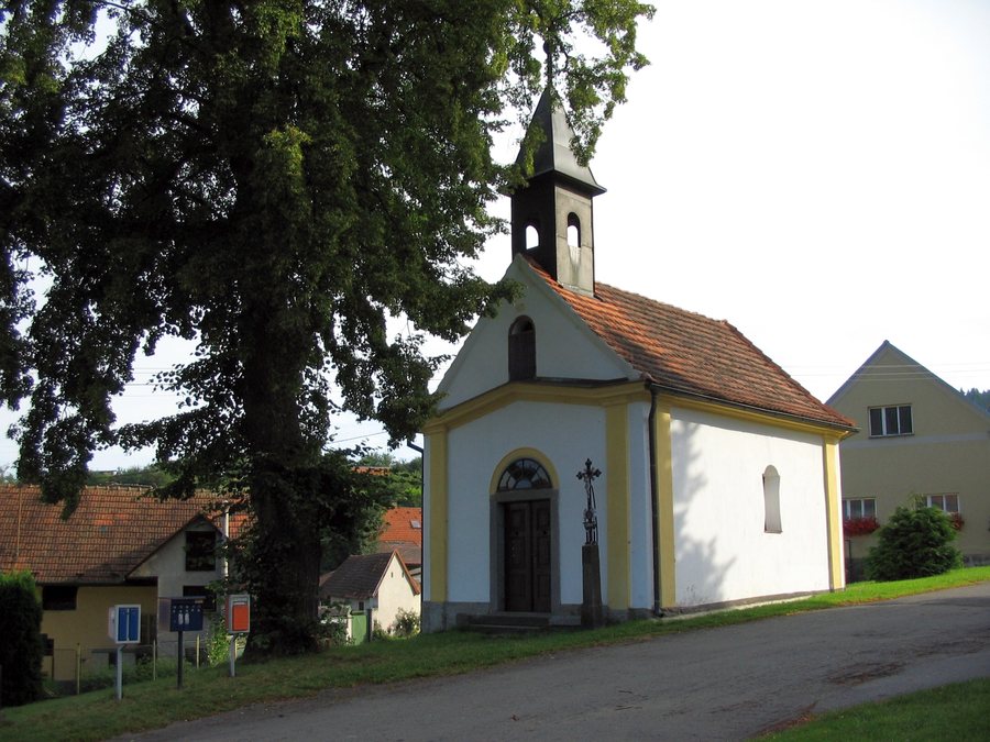 File:Zvotoky-náves.jpg