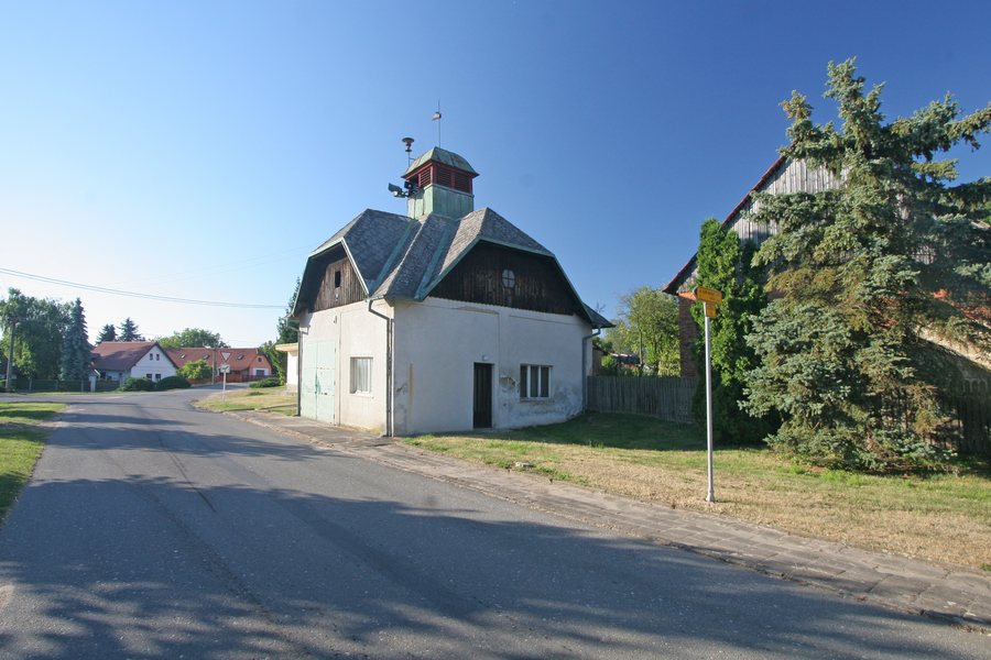 File:Lišice hasičská zbrojnice.JPG