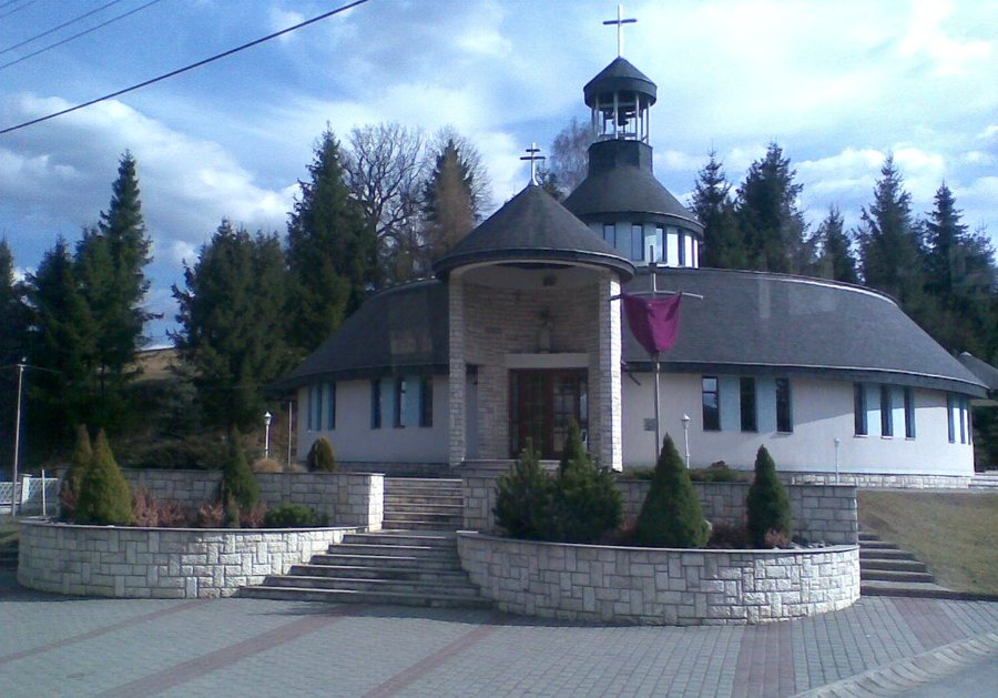 File:Malcov 1 (rímskokatolícky kostol).jpg