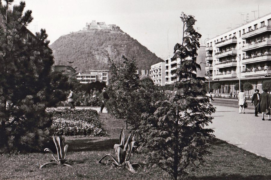 File:RO-Deva-Burgruine.jpg
