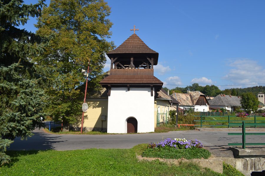 File:Veľká Lúka - zvonica - 01.jpg