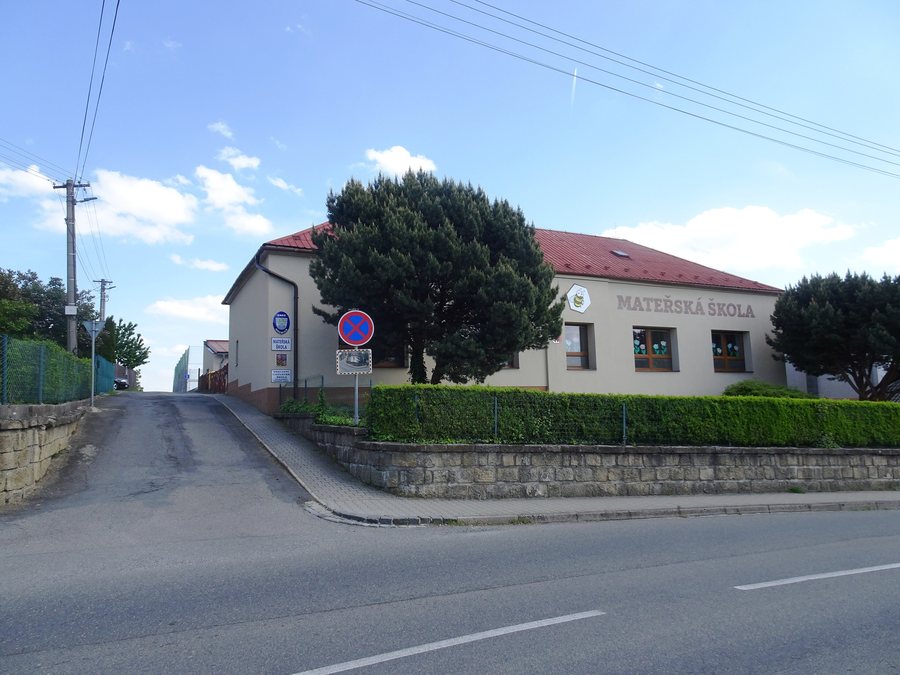 File:Hrobice (ZL), MŠ.jpg