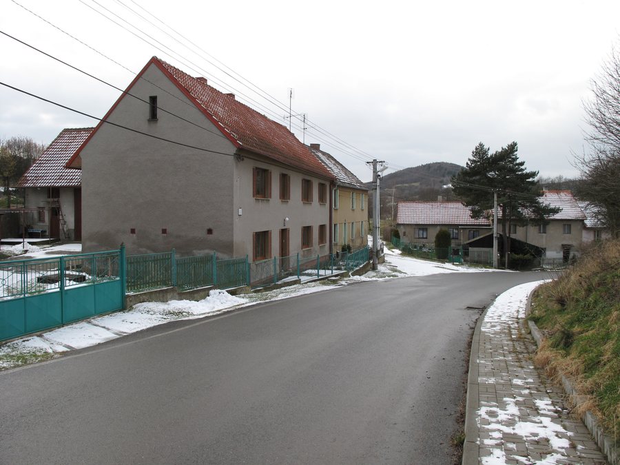 File:Bdín, domy.jpg