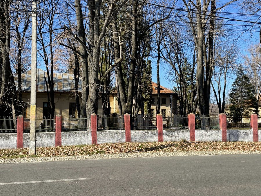 File:Spitalul de Boli Cronice Călinești,Argeș,România.jpg