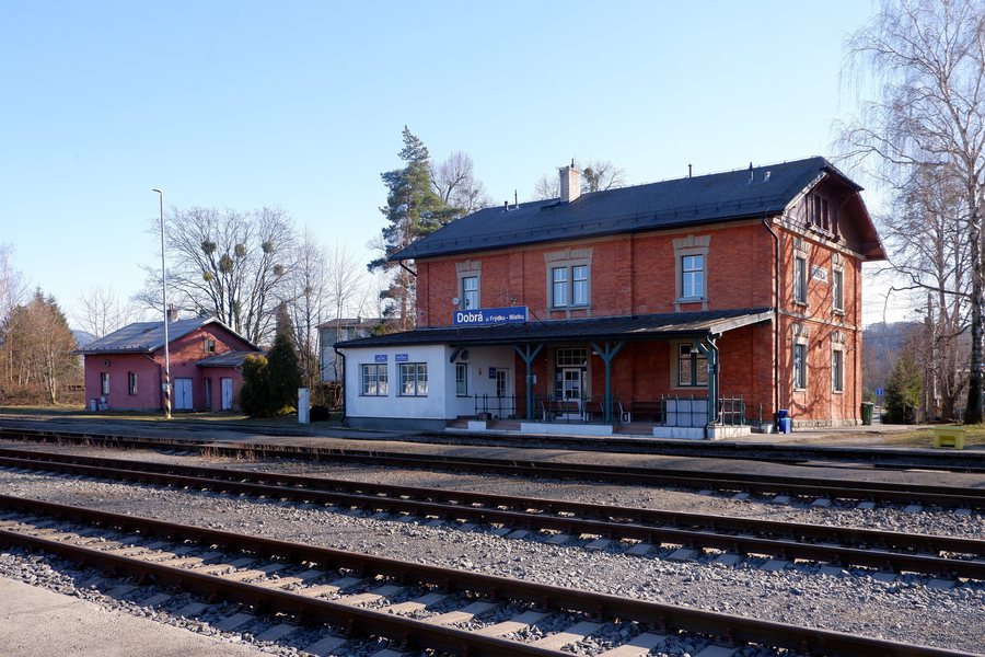 File:Dobrá u Frýdku-Místku, nádraží.jpg