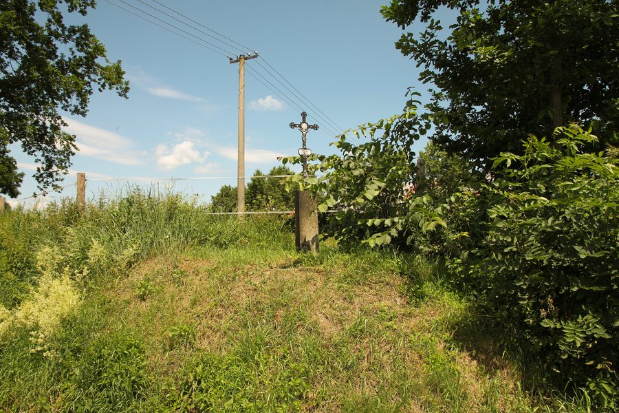 File:Křížek na rozcestí, Radějovice (02).jpg