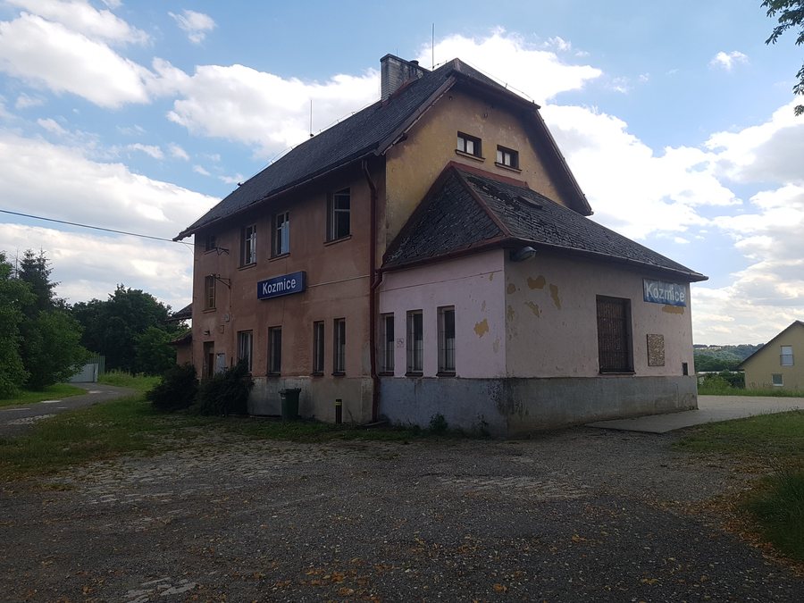 File:Kozmice train station (1).jpg