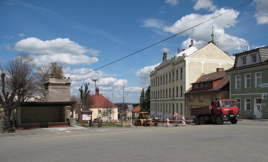 File:Zásmuky, oprava komunikace.jpg