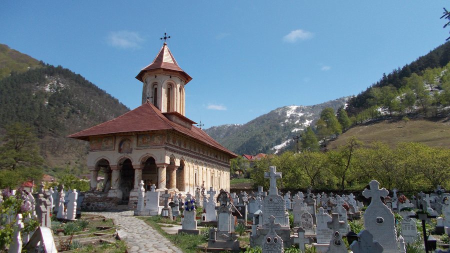 File:Biserica Sf. Nicolae din Câinenii Mici.JPG