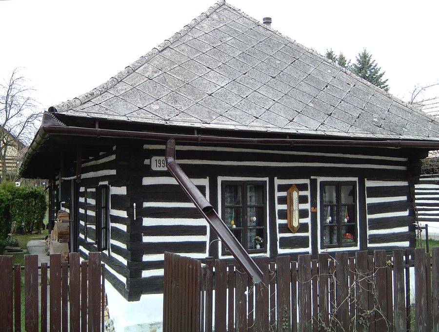 File:Dom-Mosovce.jpg