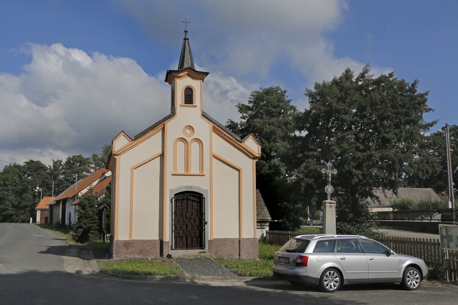 File:Předmíř, Zámlyní, chapel.jpg