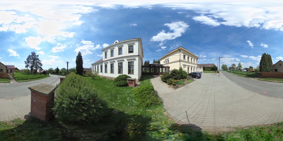 File:ZŠ a MŠ Mžany.jpg