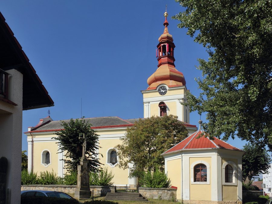 File:Milovice u Hořic 2016-09 01.jpg