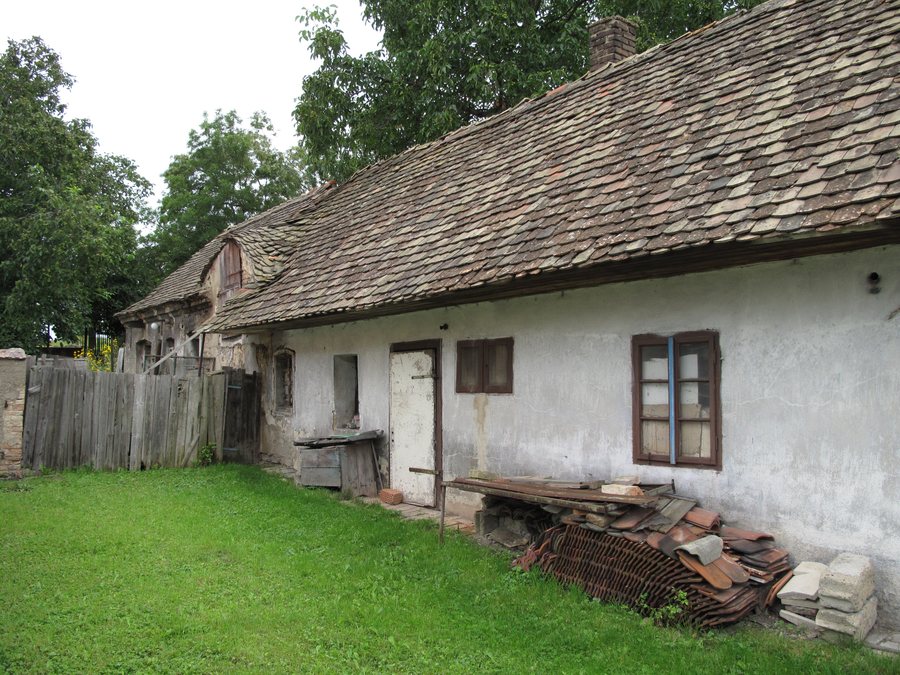 File:Chotěšov (okres Litoměřice), chalupa.JPG