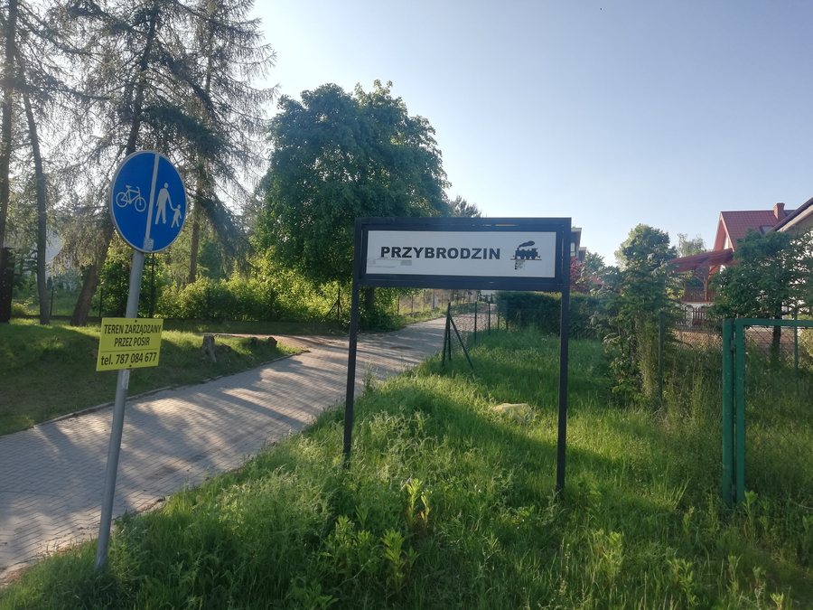 File:Przybrodzin tablica przystankowa.jpg