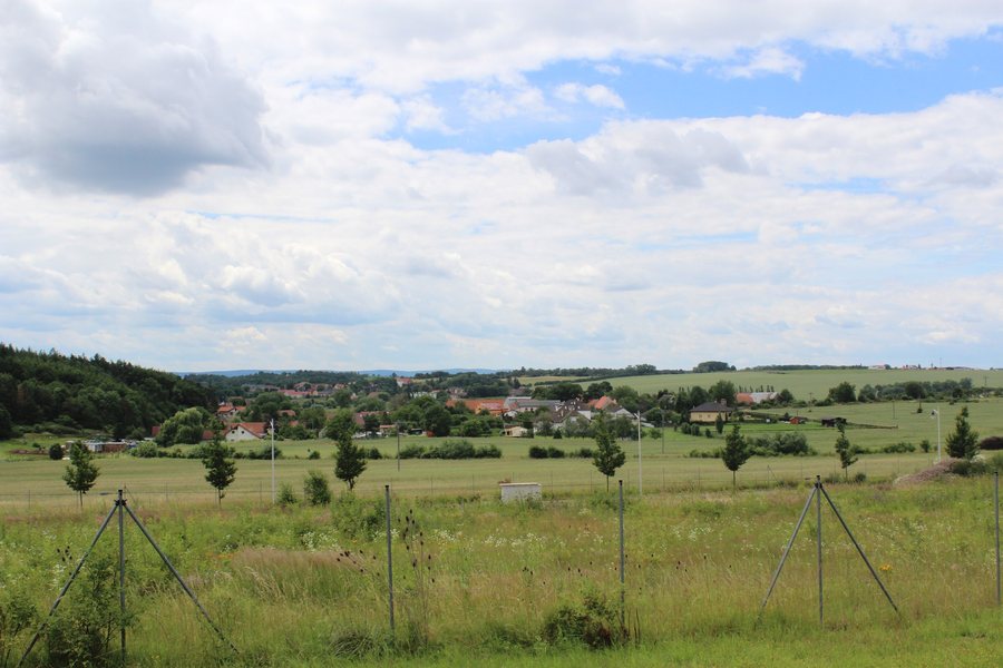 File:080 Vysoký Újezd pohled na Lužce JJZ.jpg