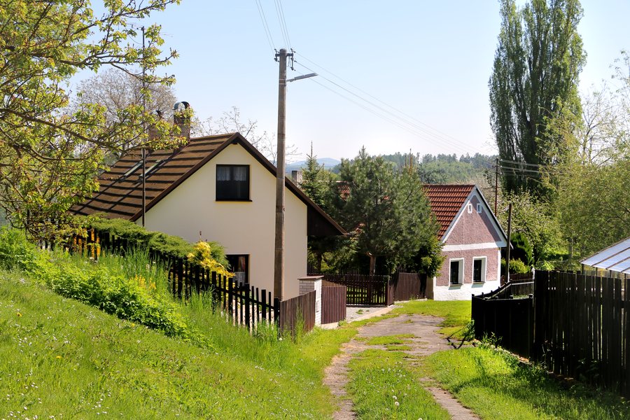 File:Neustupov, Chlístov, side street.jpg