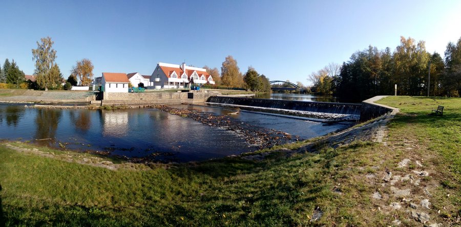 File:Veselí nad Lužnicí, weir (01).jpg