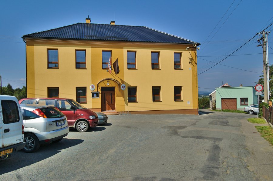 File:Obecní úřad, Měrotín, okres Olomouc.jpg