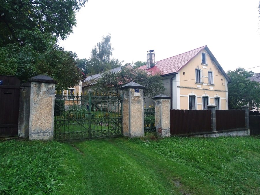 File:Kříženec, náves, ev. 88.jpg