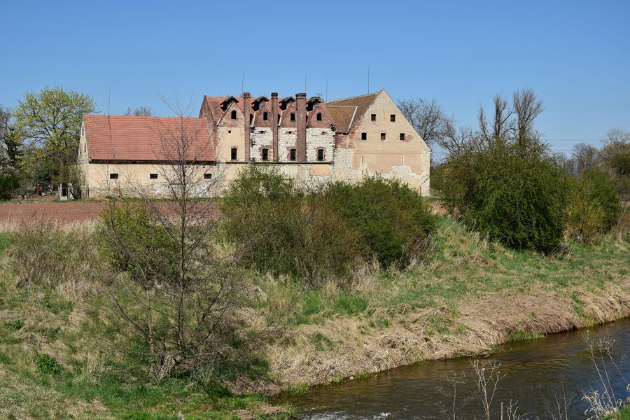 File:Trnovany 2022-04-23 Sušárna.jpg