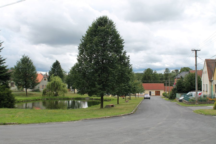 File:Horní Myslová, náves (2017-07-26; 01).jpg