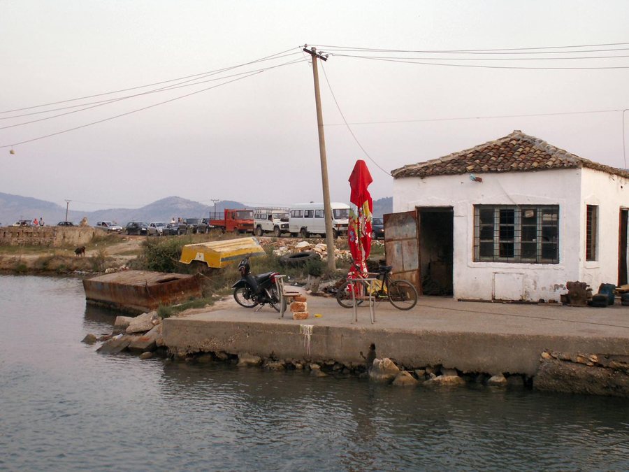 File:Komuna Xarre - Butrint Crossing - Driving Albania 30 (3867626594).jpg