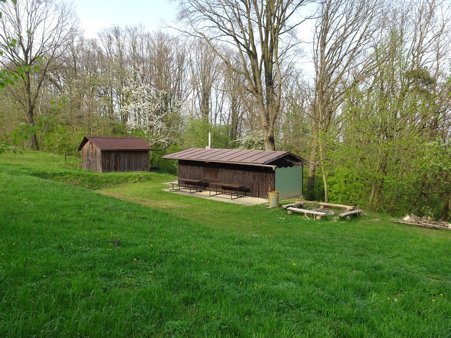 File:Jalubí, Zaječiny, chata.jpg