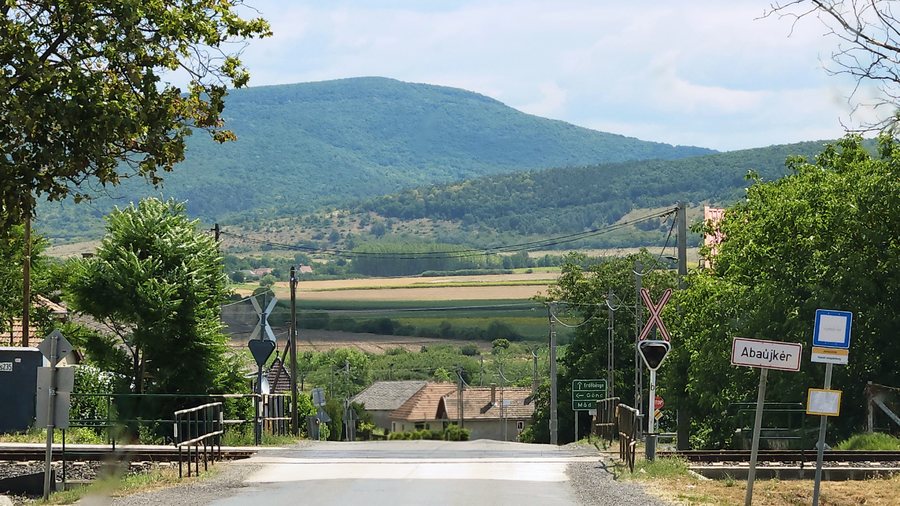 File:The Zemplén-hegység from Abaújkér.jpg