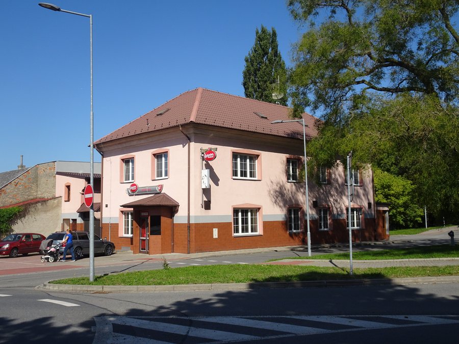 File:Bystřice pod Hostýnem, Bingo bar.jpg