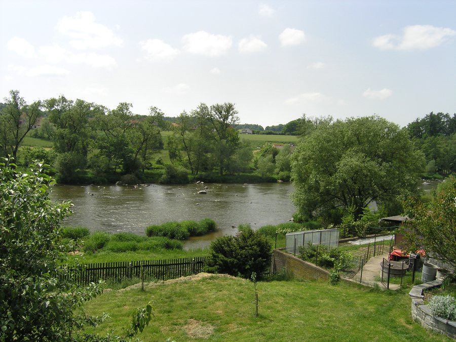 File:Týnec nad Sázavou, Chrást nad Sázavou, Sázava river.jpg
