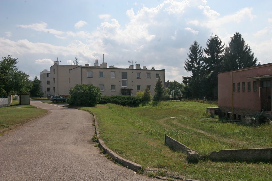 File:Rasošky bytovky.JPG