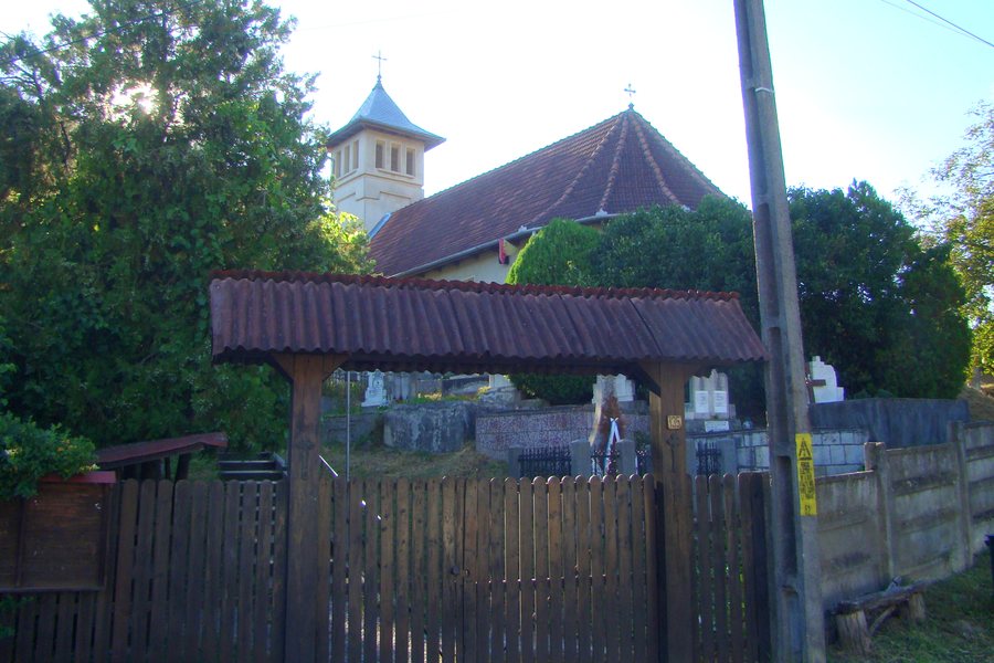 File:Biserica Sfinții Arhangheli din Banpotoc (6).jpg