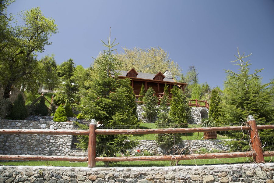 File:Dardhe, Albania - panoramio (1).jpg