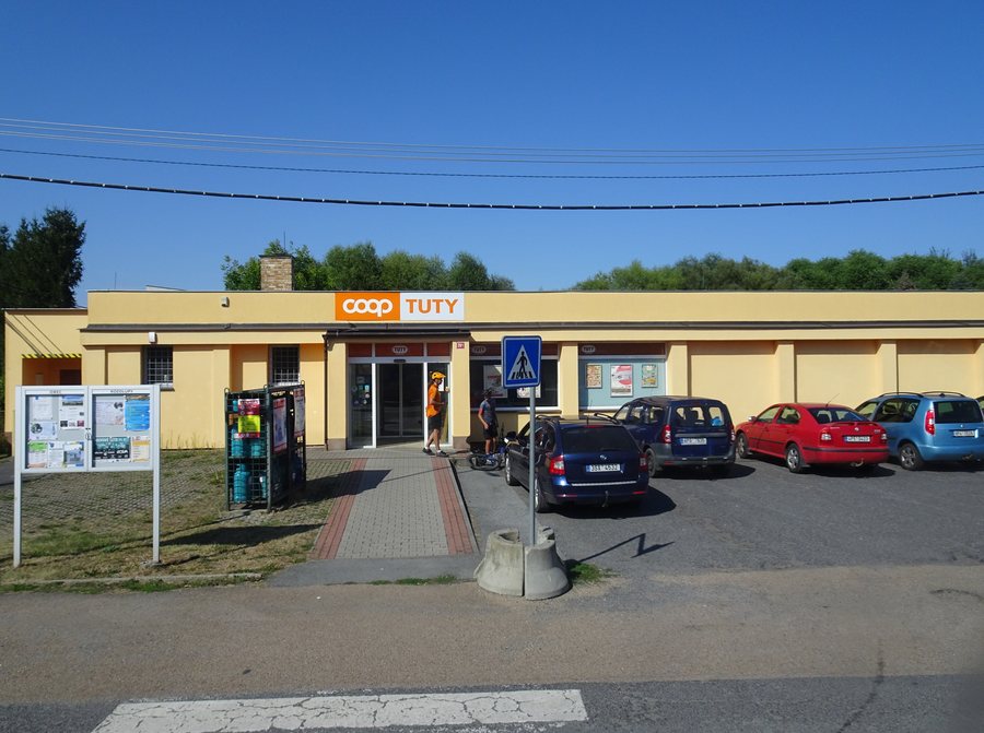 File:Kozolupy, prodejna.jpg