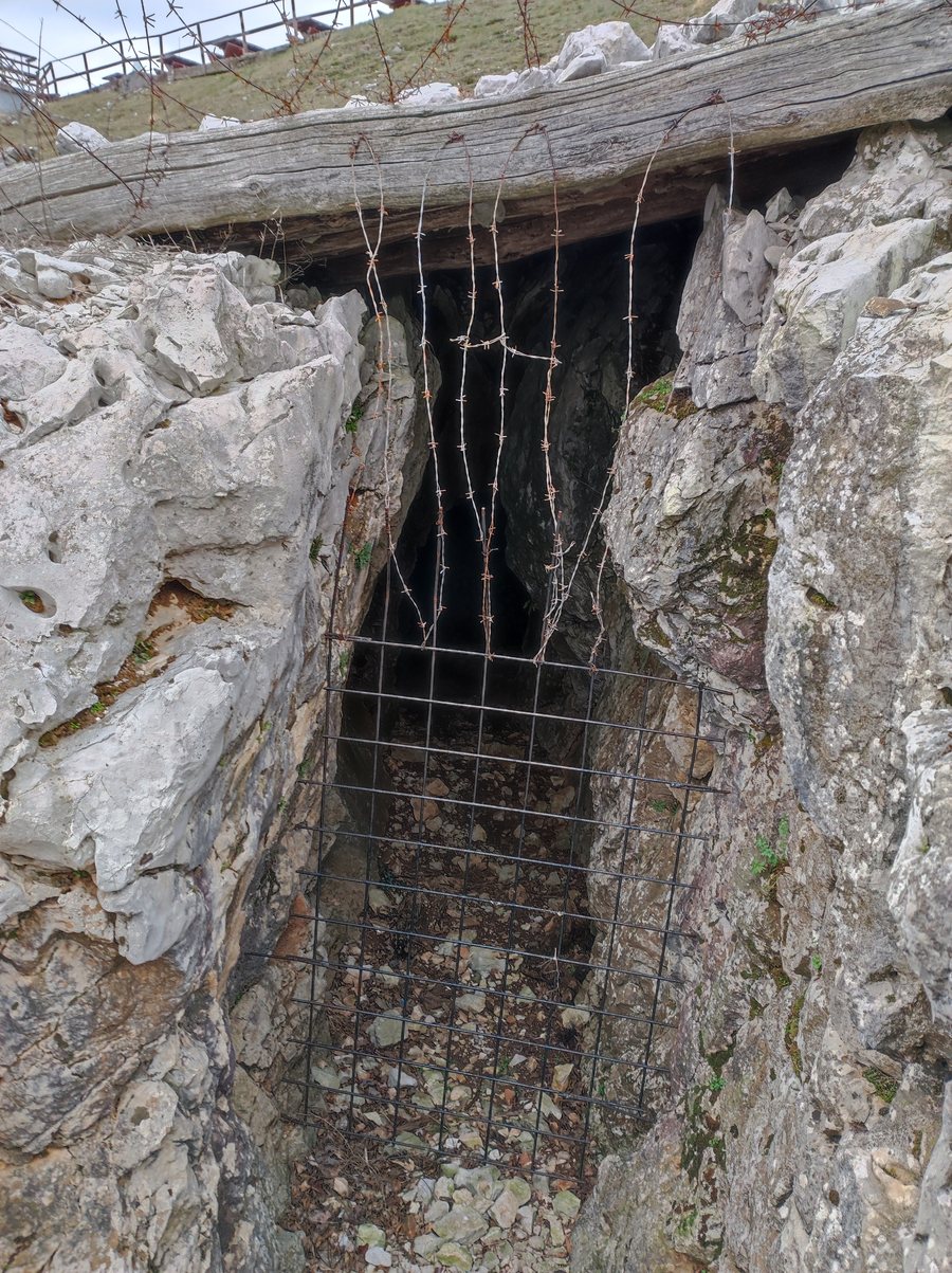 File:Podsabotin, WW1 cavern.jpg