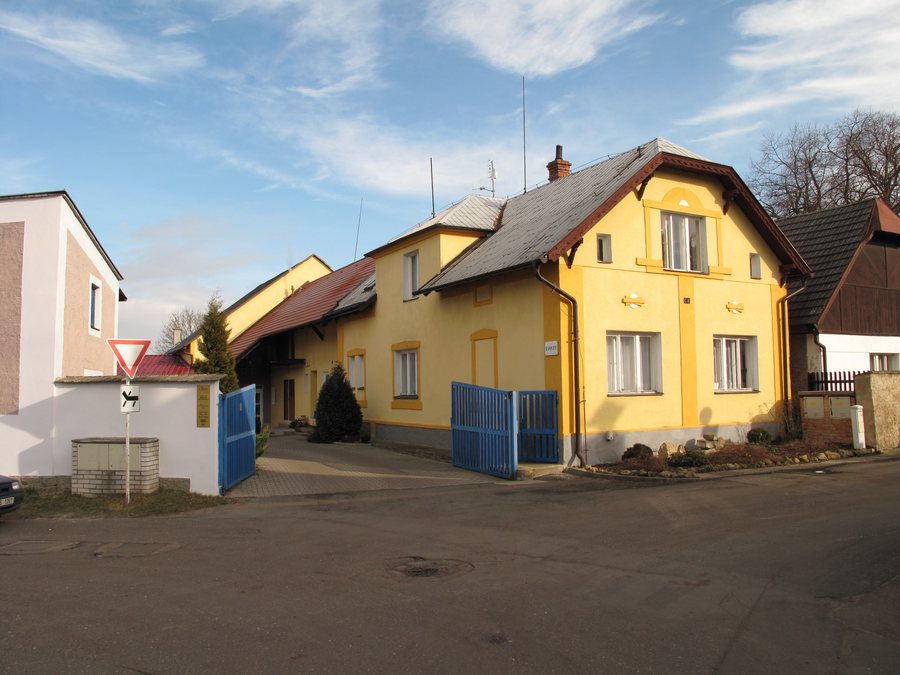 File:Řepov, Lasvit.jpg