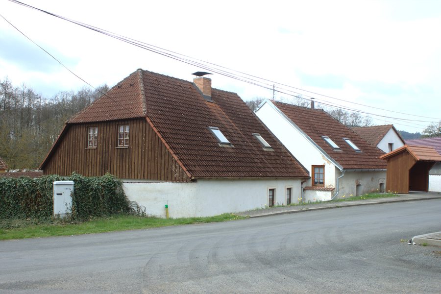 File:Únějovice, domy.jpg