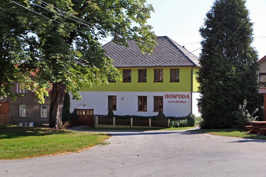 File:Černov, restaurant.jpg