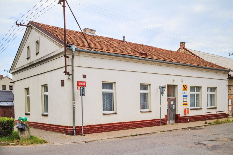 File:Pošta v obci Velký Osek v okrese Kolín 7649.jpg