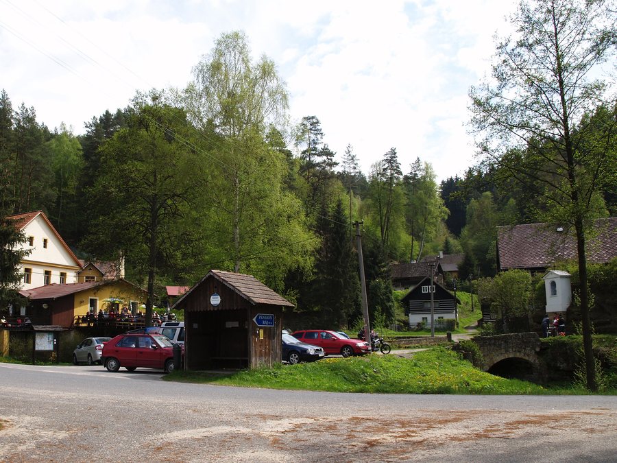 File:Ráj - pohled od křižovatky.jpg